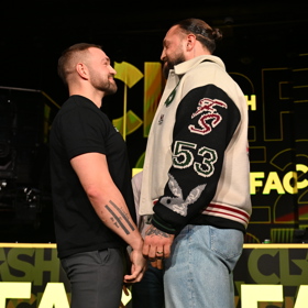 Karlos Benda se do ringu postaví proti Jakubu Enžlovi. 