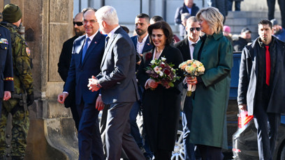 FOTO: Petr Pavel a Eva Pavlová přivítali na Hradě albánského prezidenta a jeho choť.