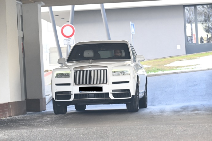 FOTO: Leoš Mareš přijel ve svém Rolls-Royce. – stránka 90
