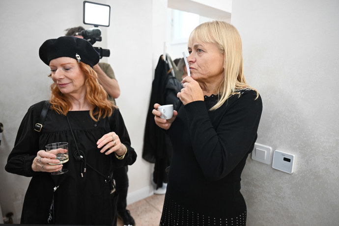 FOTO: Herečka Pavla Tomicová a Bára Štěpánová. – stránka 8