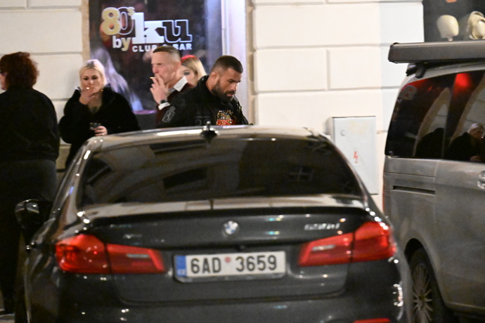 FOTO: Karlos Vémola na odchodu. – stránka 61