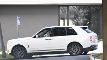 FOTO: Leoš Mareš přijel ve svém Rolls-Royce.