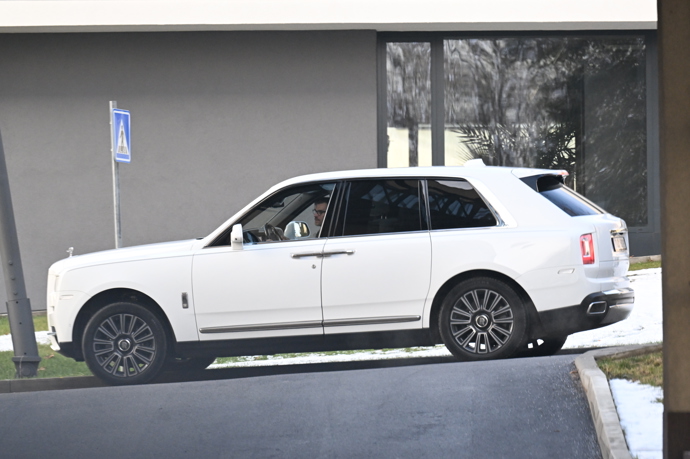 FOTO: Leoš Mareš přijel ve svém Rolls-Royce. – stránka 97