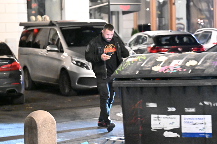 FOTO: Karlos Vémola na odchodu. – stránka 58