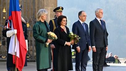 FOTO: Petr Pavel a Eva Pavlová přivítali na Hradě albánského prezidenta a jeho choť.