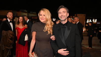 FOTO: Vendula Pizingerová s neznámým doprovodem.