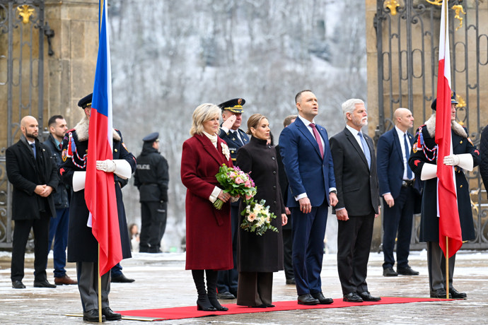 FOTO: Petr Pavel a Eva Pavlová na Hradě přijali návštěvu. – stránka 14