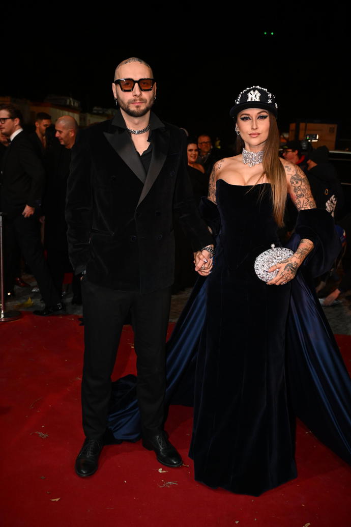 FOTO: Sharlota s manželem. – stránka 9