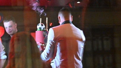 FOTO: Tomáš Řepka dostal velký dort.