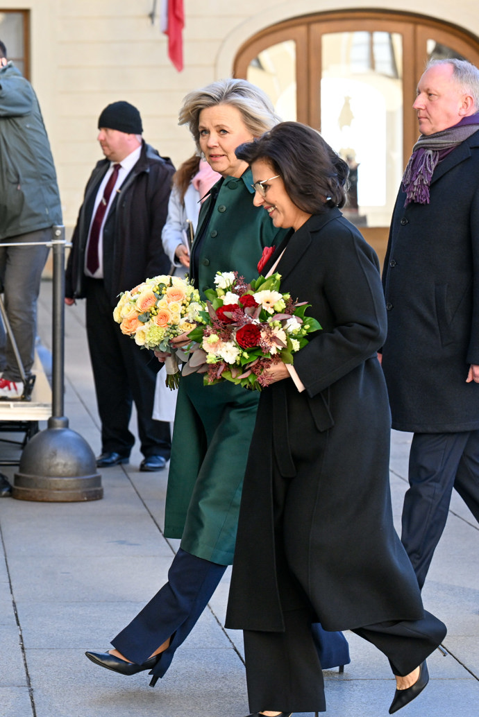 FOTO: Petr Pavel a Eva Pavlová přivítali na Hradě albánského prezidenta a jeho choť. – stránka 30