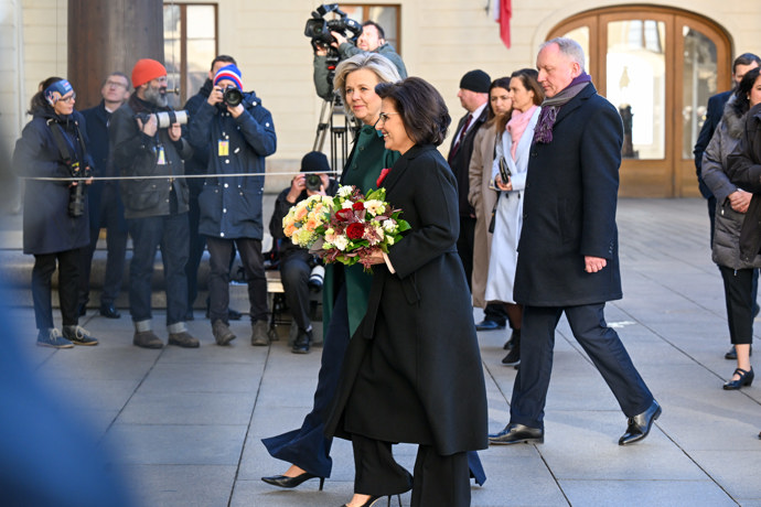 FOTO: Petr Pavel a Eva Pavlová přivítali na Hradě albánského prezidenta a jeho choť. – stránka 29