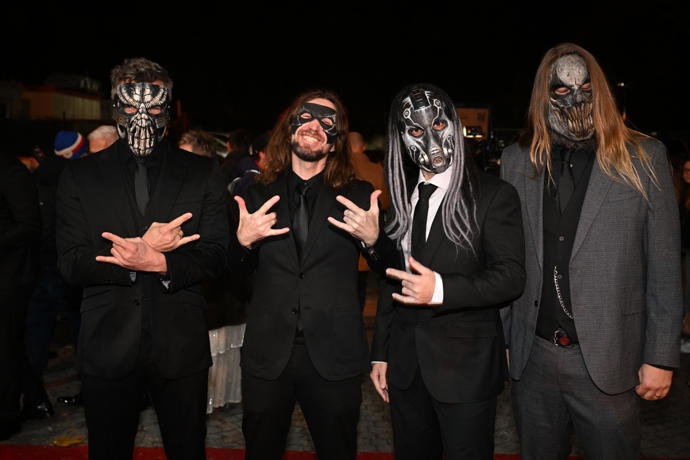 FOTO: Dymytry nešlo přehlédnout. – stránka 825