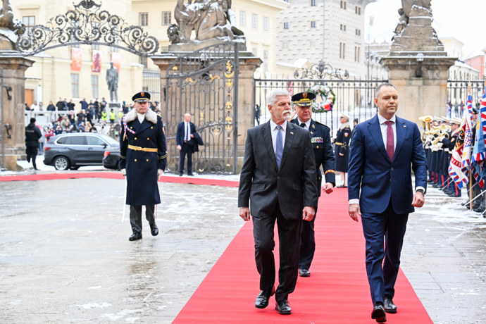 FOTO: Petr Pavel a Eva Pavlová na Hradě přijali návštěvu. – stránka 11