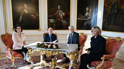 FOTO: Petr Pavel a Eva Pavlová přivítali na Hradě albánského prezidenta a jeho choť.