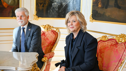 FOTO: Petr Pavel a Eva Pavlová přivítali na Hradě albánského prezidenta a jeho choť.