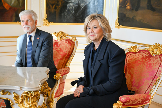 FOTO: Petr Pavel a Eva Pavlová přivítali na Hradě albánského prezidenta a jeho choť. – stránka 31