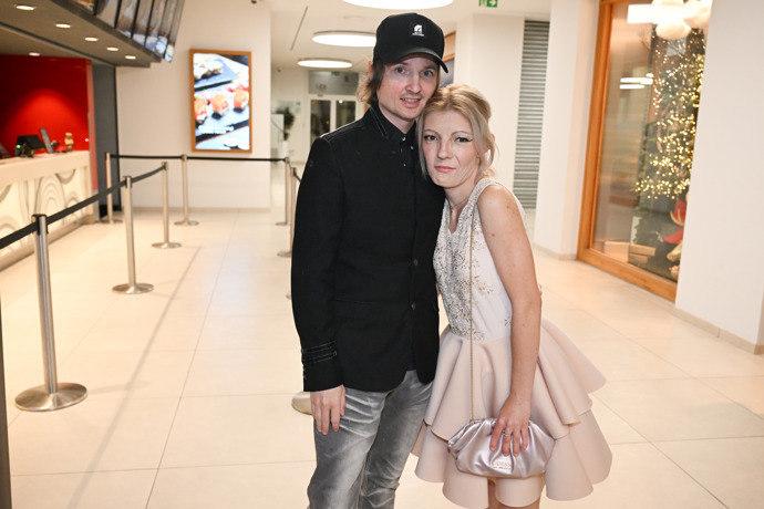 FOTO: Adéla Pulcová a Ondy Mikula jsou zamilovaní. – stránka 19