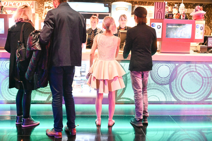 FOTO: Adéla Pulcová a Ondy Mikula si šli pro občerstvení. – stránka 13