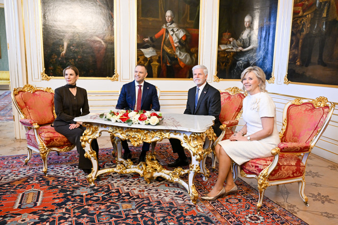 FOTO: Petr Pavel a Eva Pavlová na Hradě přijali návštěvu. – stránka 4