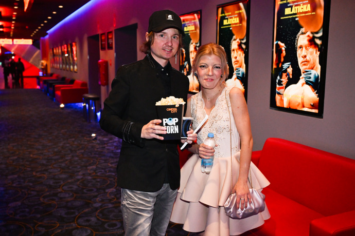 FOTO: Adéla Pulcová a Ondy Mikula. – stránka 8