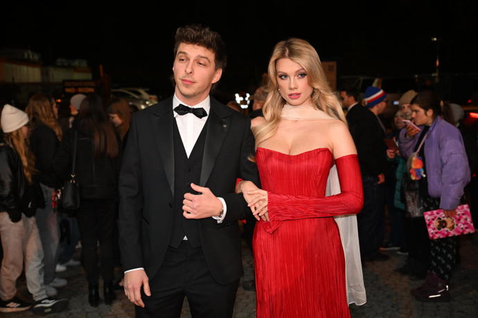 FOTO: Jan Macák alias Ment s krásnou partnerkou. – stránka 784