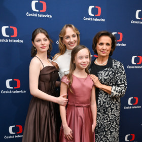 Elizaveta Maximová společně se Sophií Šporclovou, Valentýnou Bečkovou a Veronikou Freimanovou. 