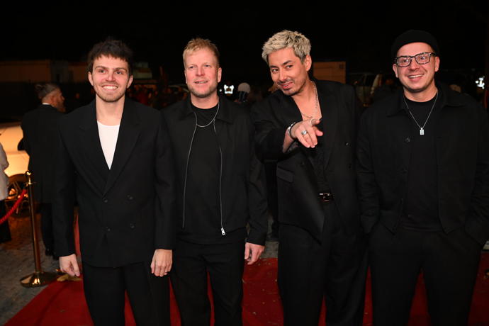 FOTO: Mirai se svou kapelou. – stránka 753