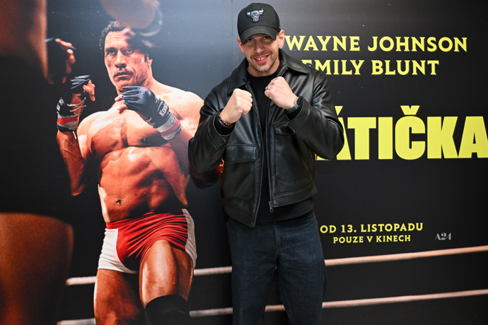 FOTO: Peter Pecha hraje bojovníky. – stránka 3