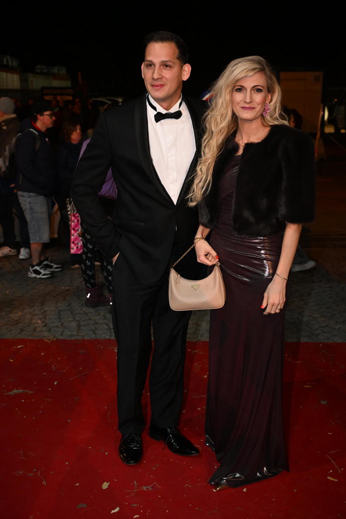 FOTO: Martin Čermák se svou ženou. – stránka 749