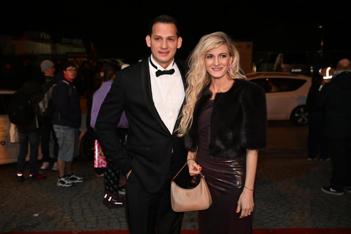 FOTO: Martin Čermák vyvedl svou krásnou ženu. – stránka 748