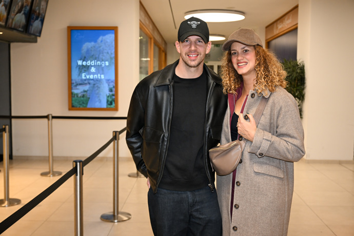 FOTO: Herec Peter Pecha se svou ženou Kateřinou Pechovou dorazili v dobré náladě.