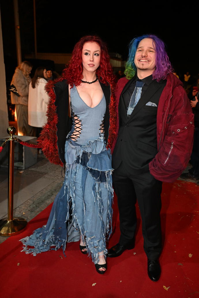 FOTO: Slavící jsou v plném proudu. – stránka 743