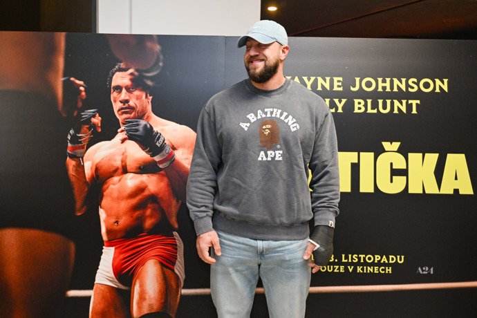 FOTO: Jakub Enžl na premiéře filmu Mlátička. – stránka 22