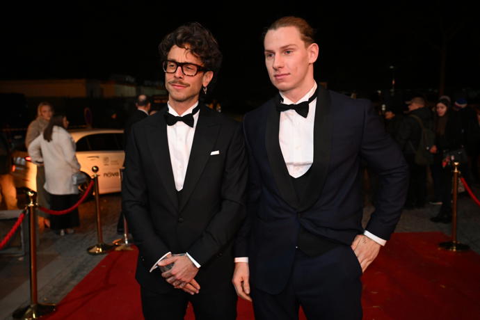 FOTO: Spicy Pája a Danny se tvářili tajemně. – stránka 739