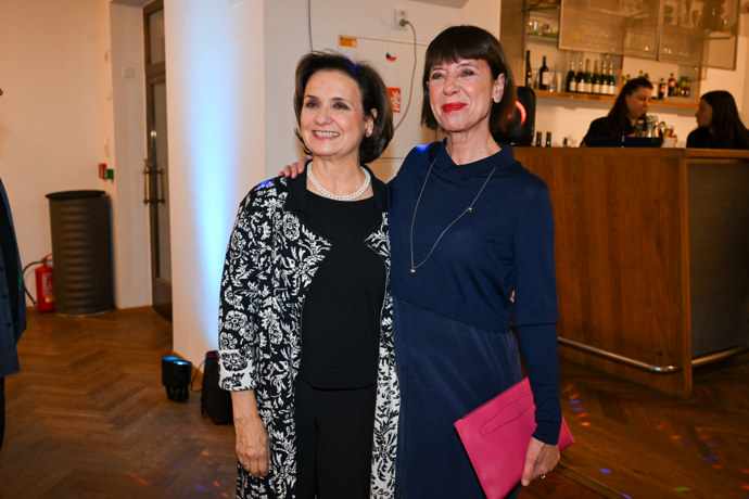 FOTO: Andrea Bartošková a Veronika Freimanová. – stránka 12