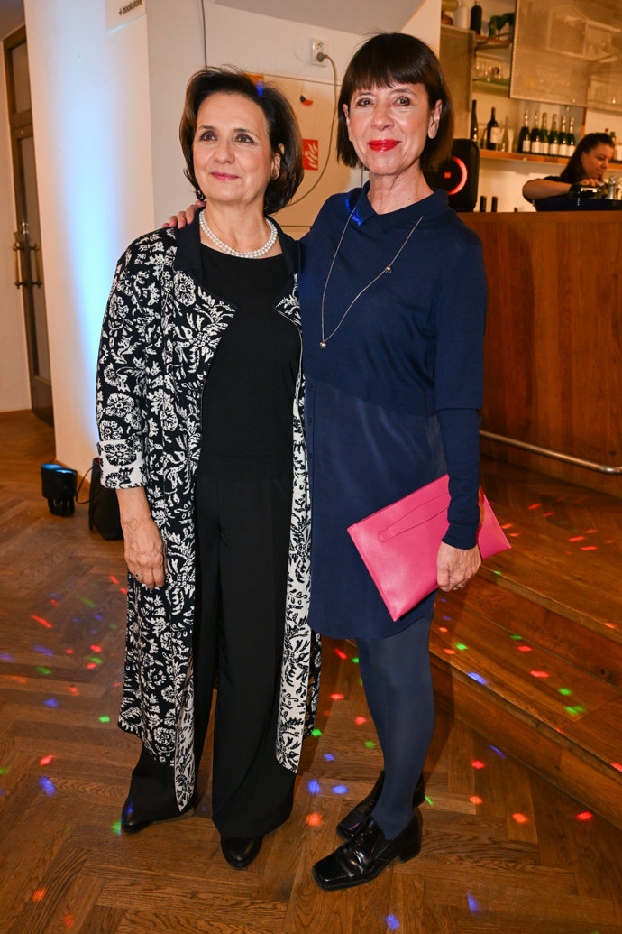 FOTO: Andrea Bartošková a Veronika Freimanová na premiéře filmu Máma. – stránka 11