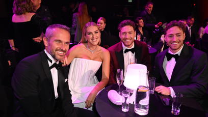 FOTO: Hejdovi u jednoho stolu s Bachelory.