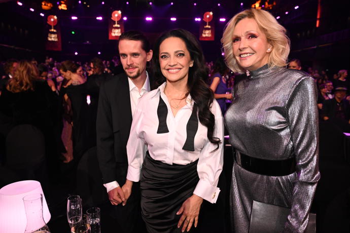 FOTO: Lucie Bílá se svým synem Filipem a Helenou Vondráčkovou. – stránka 728