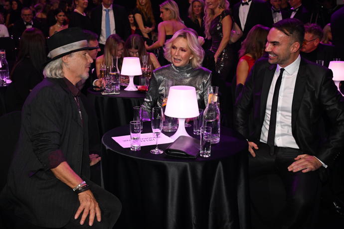 FOTO: Helena Vondráčková se dobře bavila. – stránka 720