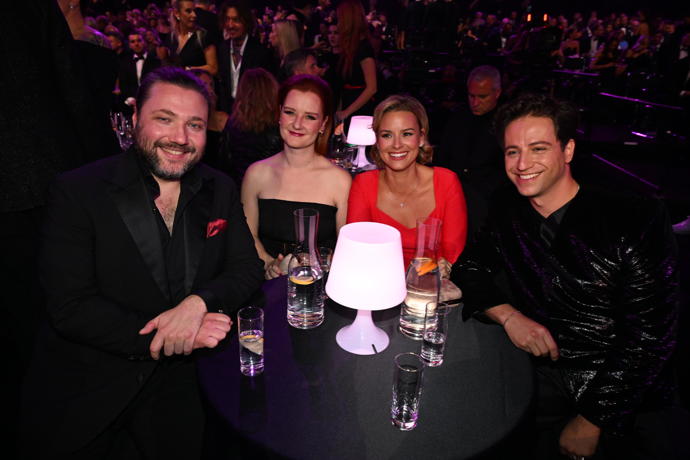 FOTO: Felix Slováček mladší u stolu s Milanem Peroutkou a Patricii Pagáčovou. – stránka 719