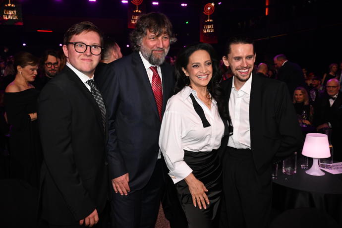 FOTO: Lucie Bílá a Petr Malásek se syny. – stránka 716