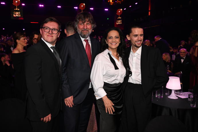 FOTO: Lucie Bílá a Petr Malásek se syny. – stránka 715