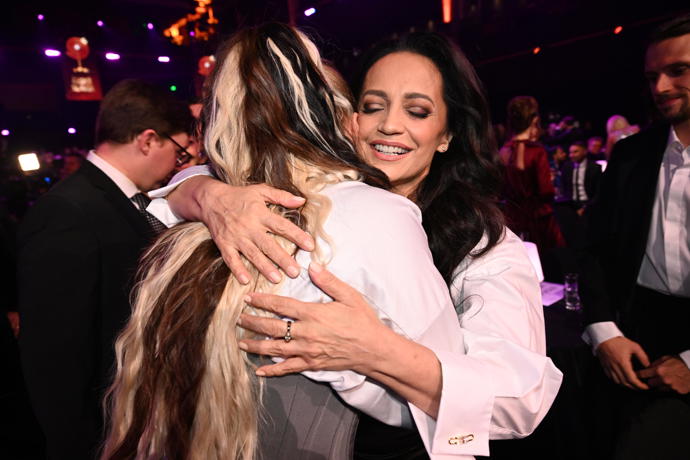 FOTO: Lucie Bílá se vítala s Ewou Farnou. – stránka 713