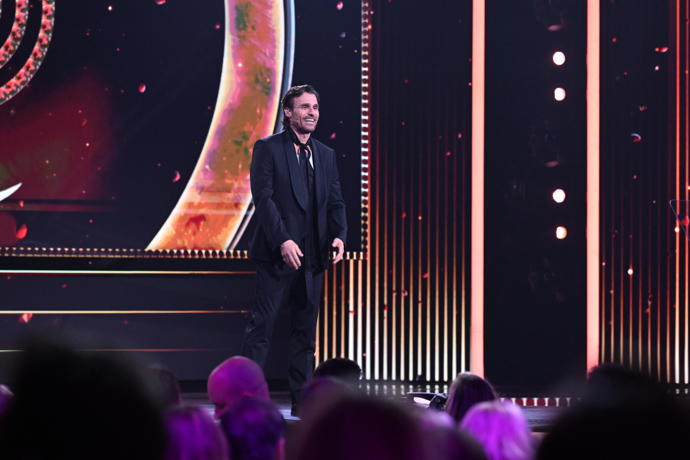 FOTO: Leoš Mareš se ujal zahájení letošních Slavíků. Hned na začátku všechny dojal vzkazem pro nemocného Patrika Hezuckého. – stránka 705