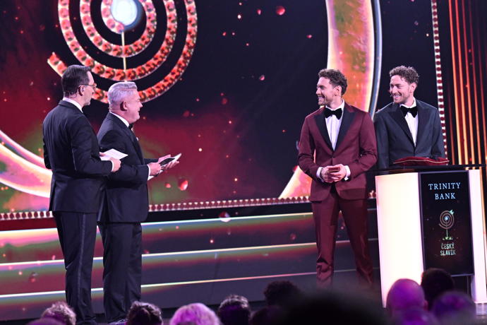 FOTO: Třetí místo předali bratři Dubovičtí. – stránka 695