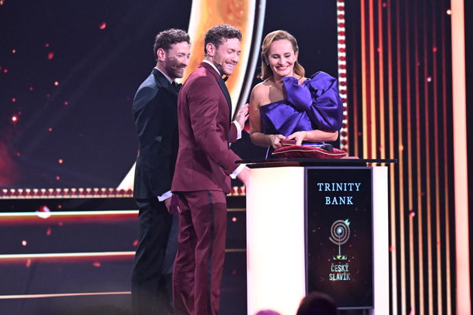 FOTO: Třetí místo v kategorii Zpěvačka získala Monika Absolonová. – stránka 694