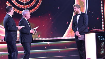 FOTO: Slavíka Lucii Bílé předával Jakub Voráček.