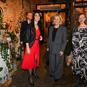 Pekarová Adamová slavnostně pokřtila svou knihu "Nejsem z cukru ani ze železa".