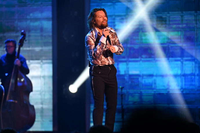 FOTO: Richard Krajčo zazpíval. – stránka 642