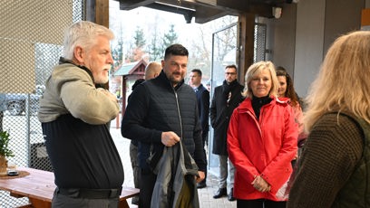 FOTO: Prezident Petr Pavel se před procházkou převlékl do sportovního oblečení.